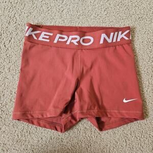 Nike Pro
Women's 3" Shorts
Small